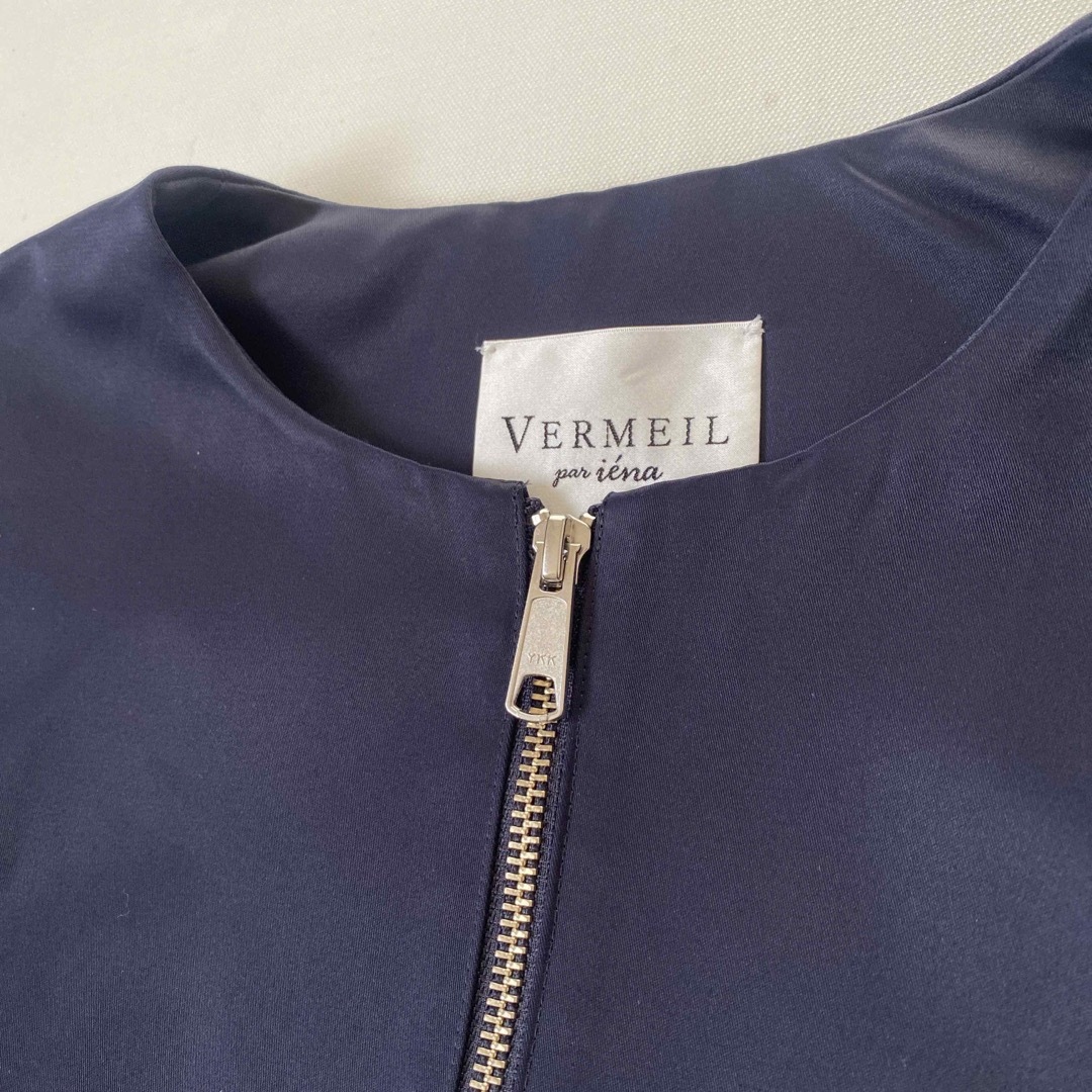 VERMEIL par iena(ヴェルメイユパーイエナ)のVERMEIL par iena ヘビーサテン バルーンブルゾン ネイビー レディースのジャケット/アウター(ノーカラージャケット)の商品写真
