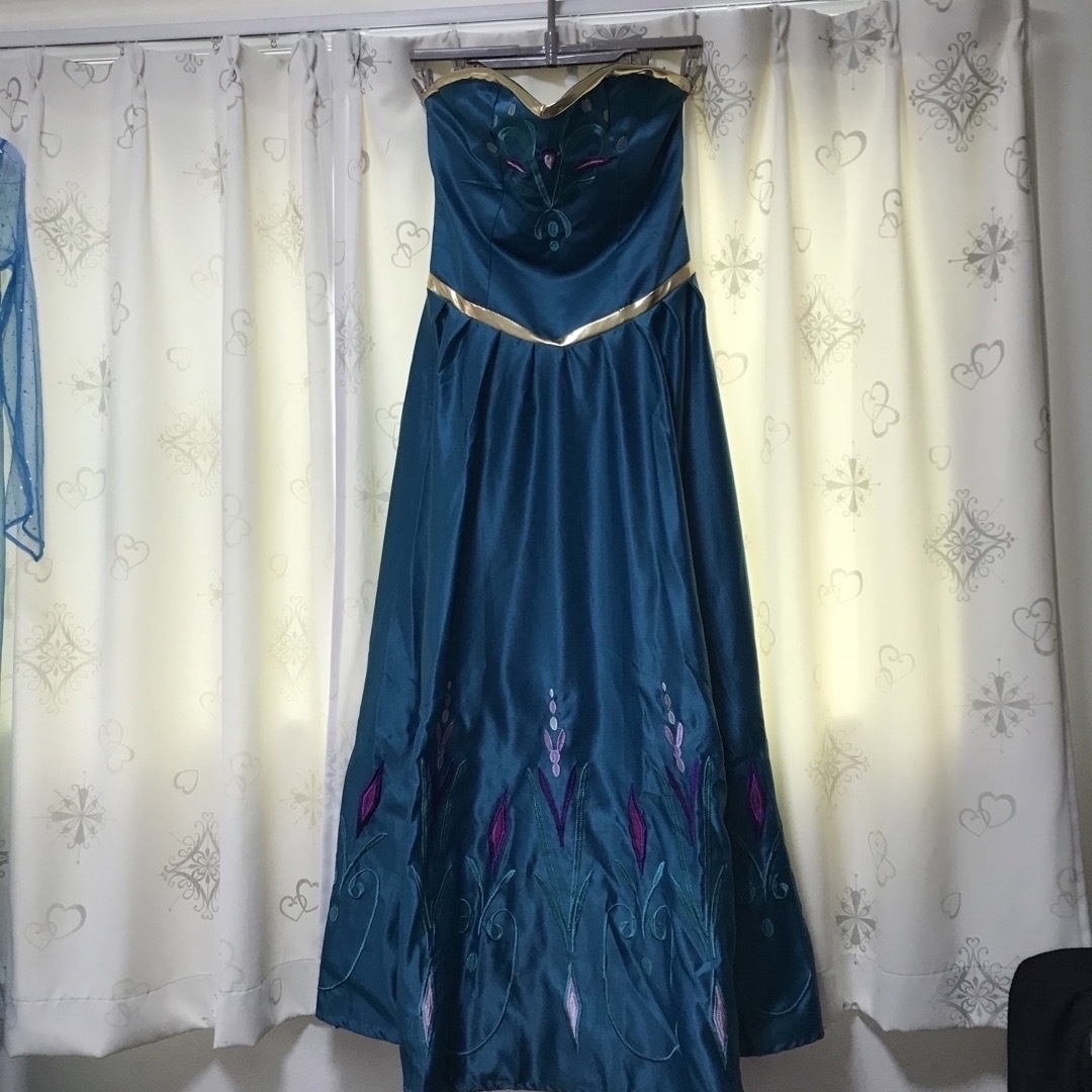 アナと雪の女王　エルサ戴冠式ドレス大人サイズ エンタメ/ホビーのコスプレ(衣装一式)の商品写真