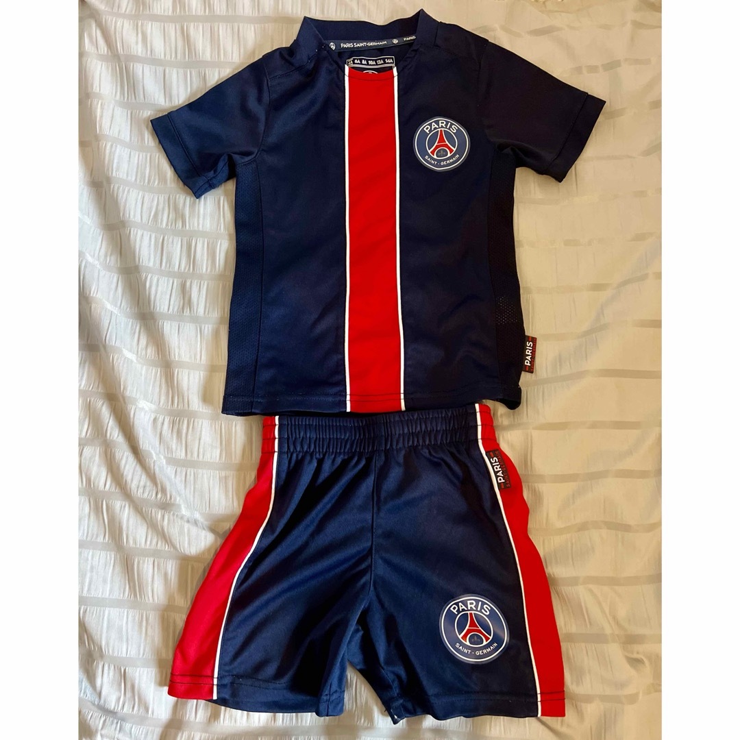 Paris Saint-Germain(パリサンジェルマン)のPSG パリサンジェルマン　オフィシャル　ウェア　80-100 キッズ/ベビー/マタニティのキッズ服男の子用(90cm~)(Tシャツ/カットソー)の商品写真