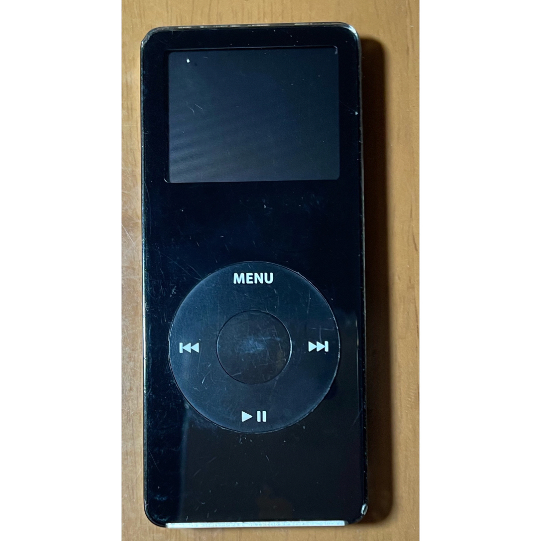 iPod(アイポッド)のApple iPod nano 第4世代 4GB ブラック  スマホ/家電/カメラのオーディオ機器(ポータブルプレーヤー)の商品写真