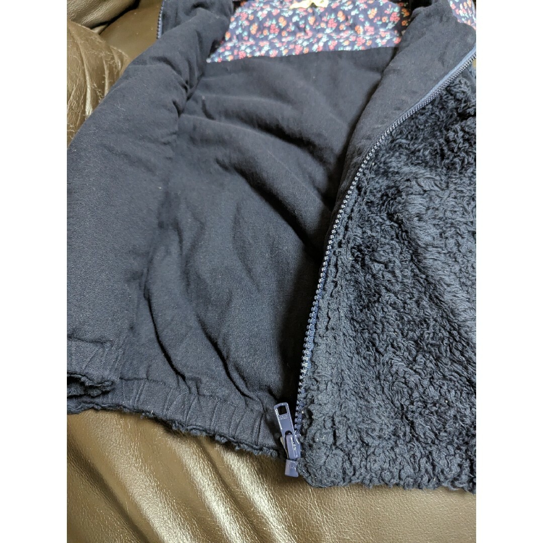 Branshes(ブランシェス)のブランシェスのベスト フード付き 130cm キッズ/ベビー/マタニティのキッズ服女の子用(90cm~)(ジャケット/上着)の商品写真