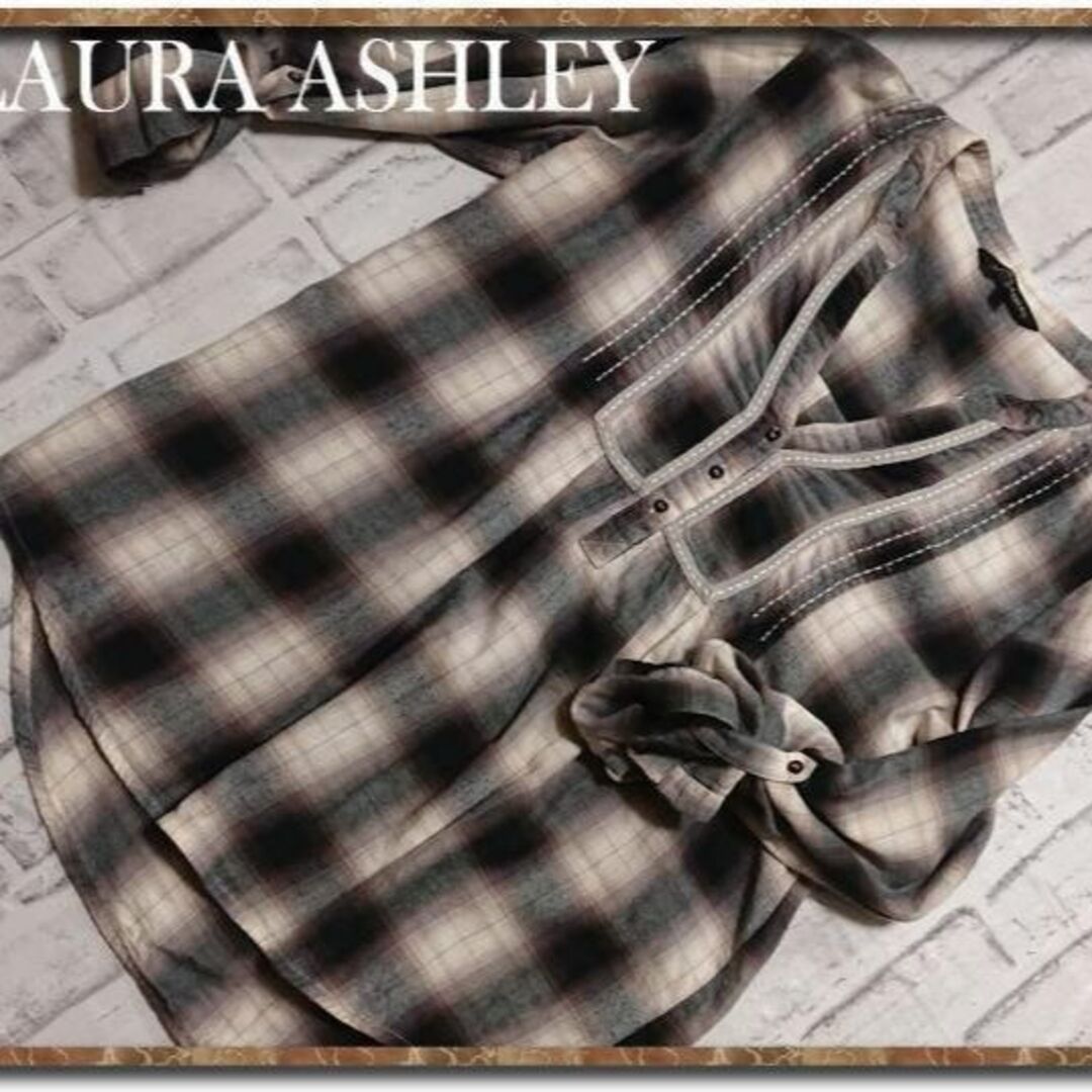 LAURA ASHLEY(ローラアシュレイ)のローラアシュレイ　チェックプルオーバーシャツ　茶系☆やや難 レディースのトップス(シャツ/ブラウス(長袖/七分))の商品写真