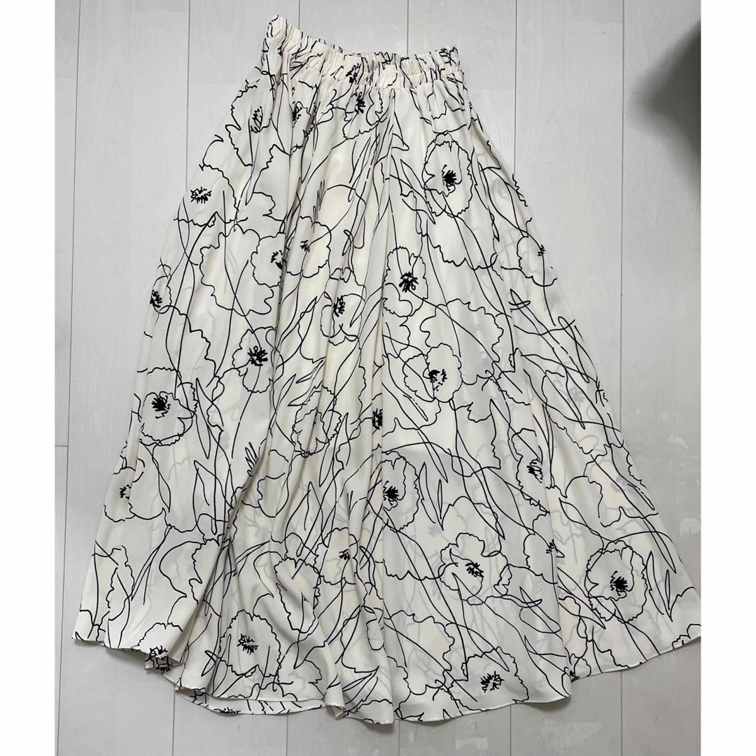 Cheek(チーク)のフラワーフレアスカート　花柄 レディースのスカート(ロングスカート)の商品写真
