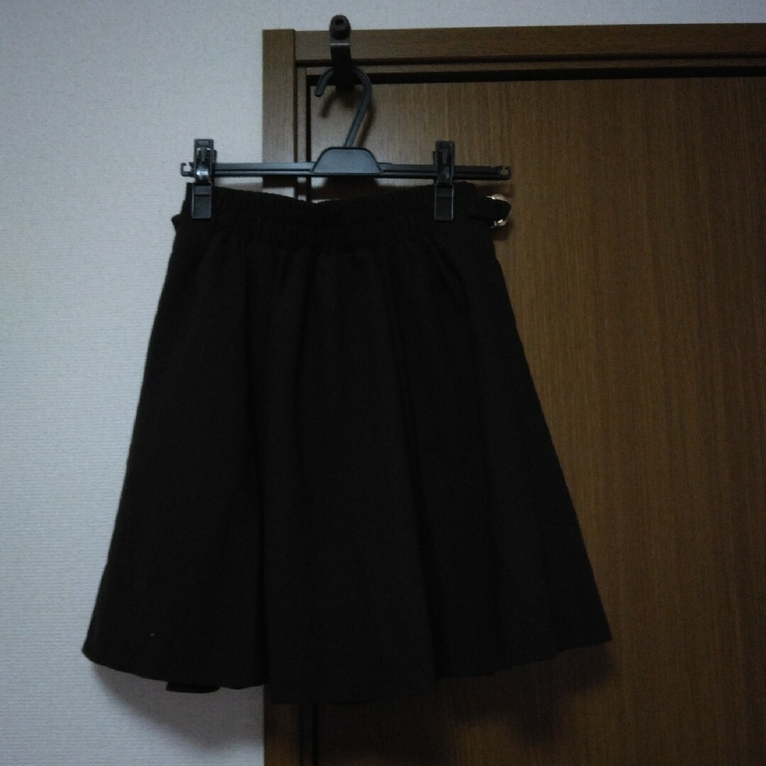 abc une face(アーベーセーアンフェイス)のabc une face ブラックフレアスカート レディースのスカート(ひざ丈スカート)の商品写真
