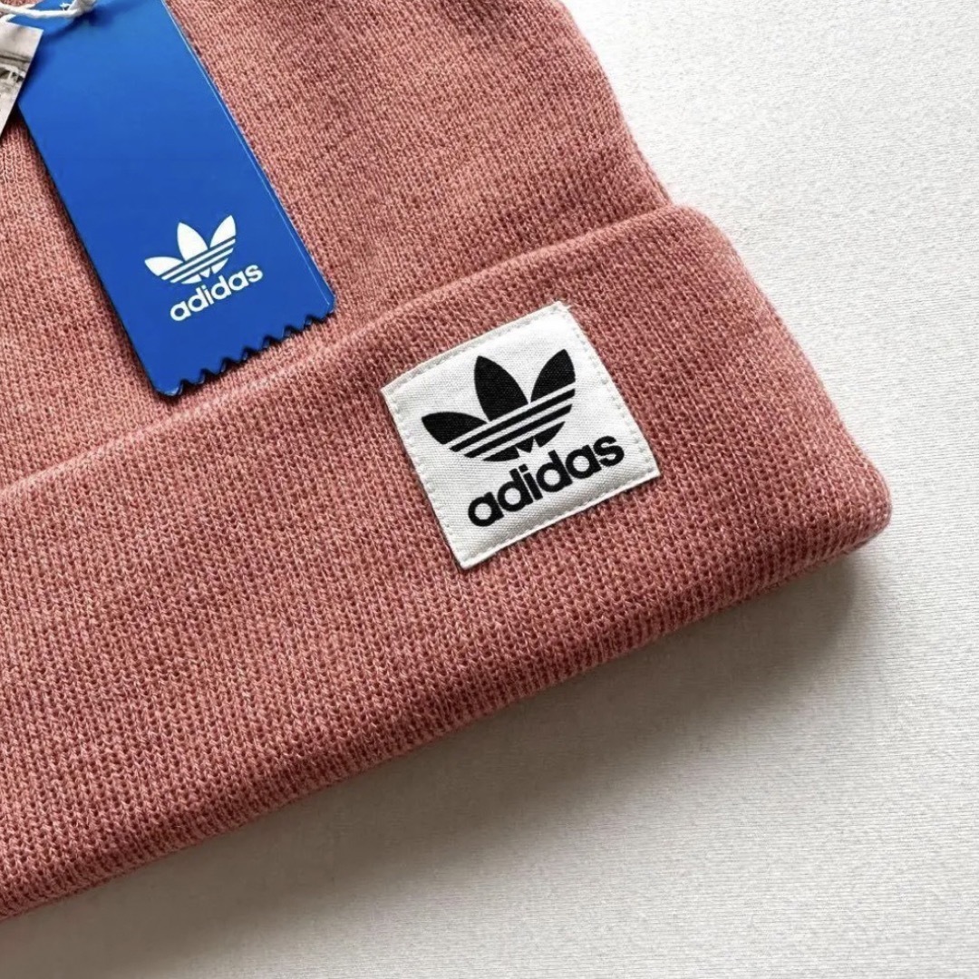 adidas(アディダス)のアディダス ニット帽 ビーニー Originals 帽子  ピンク ローズ レディースの帽子(ニット帽/ビーニー)の商品写真