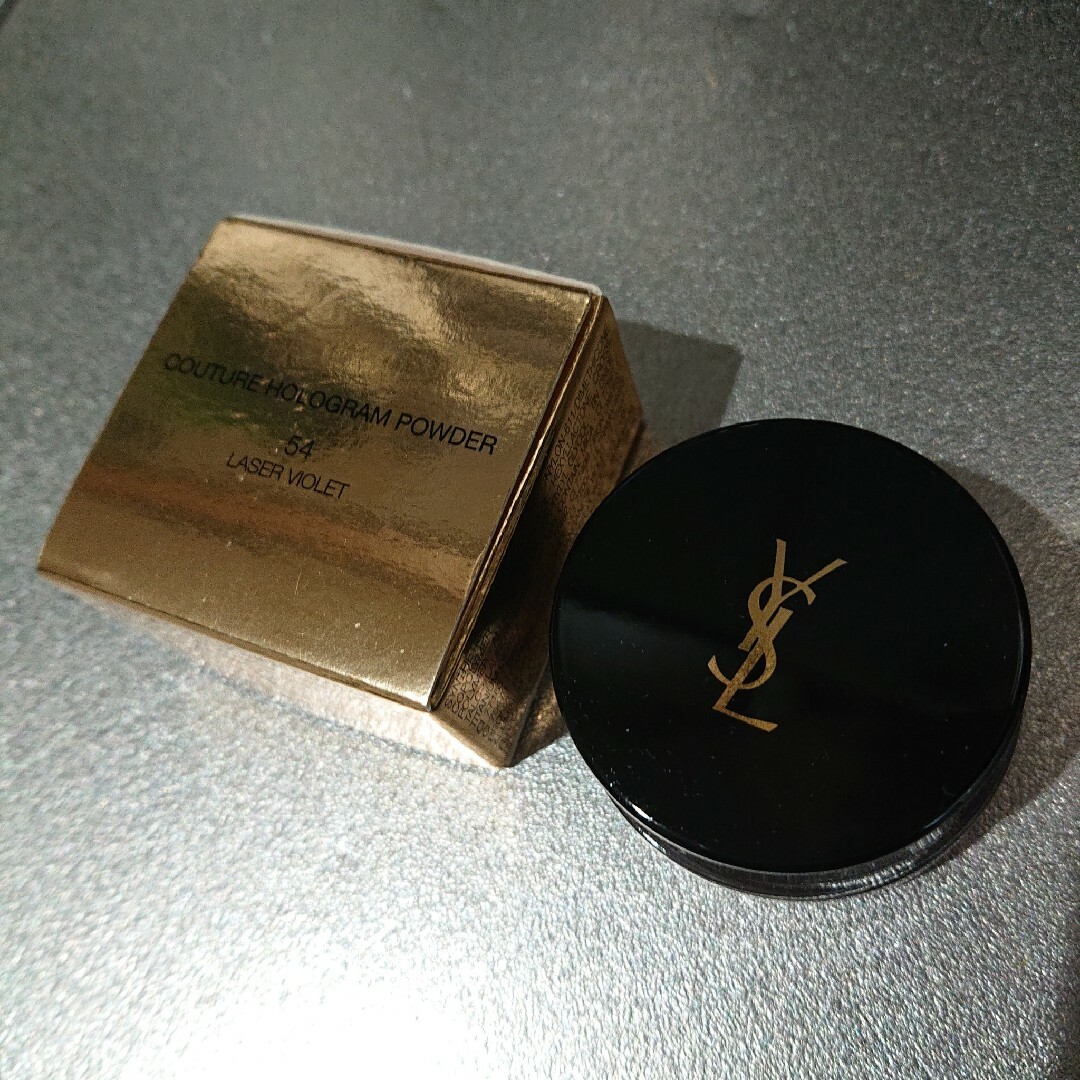 Yves Saint Laurent(イヴサンローラン)のYSL イヴサンローラン クチュール ホログラム パウダー 54 コスメ/美容のベースメイク/化粧品(アイシャドウ)の商品写真