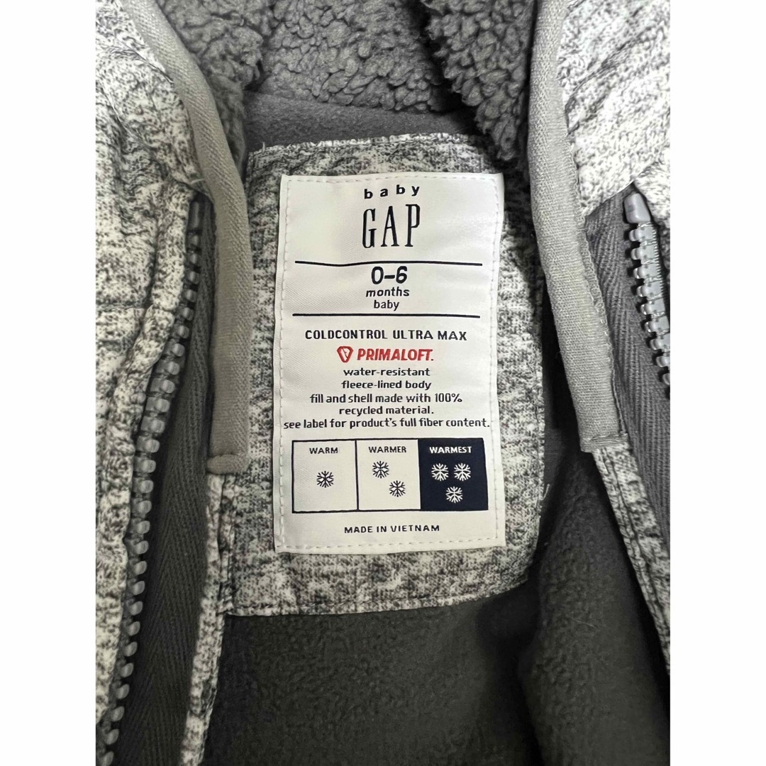babyGAP(ベビーギャップ)のGAP スノースーツ　耐水加工　ダウン　60 キッズ/ベビー/マタニティのベビー服(~85cm)(ジャケット/コート)の商品写真