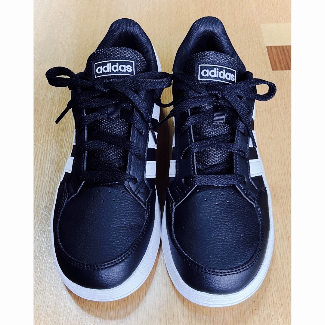 adidas(アディダス)の24cm《 adidas定番スニーカー 》美品！即送！ウォーキング・シューズ レディースの靴/シューズ(スニーカー)の商品写真