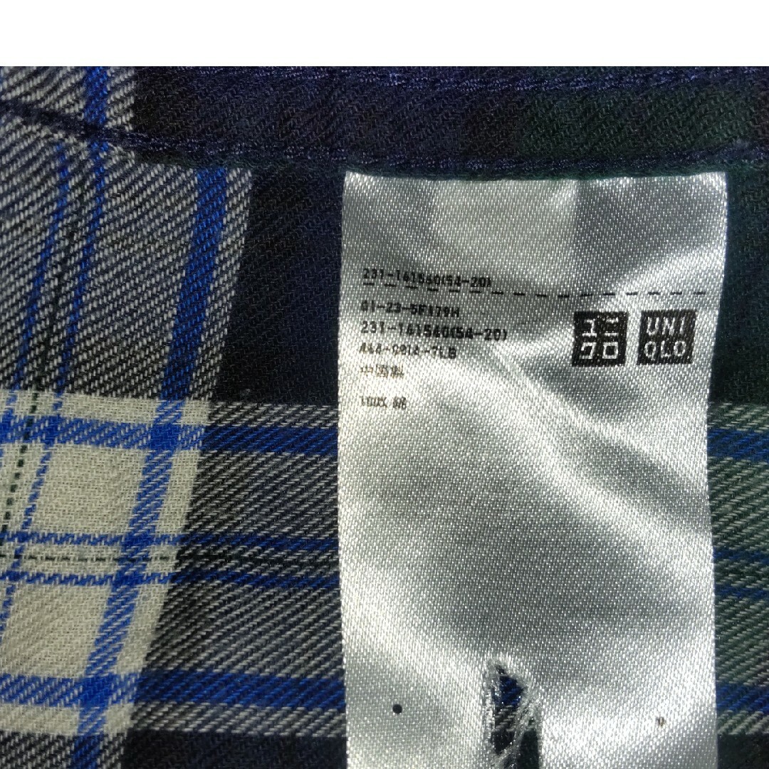 UNIQLO(ユニクロ)の【美品】ユニクロ　グリーンチェック柄シャツ　男女兼用 Mサイズ レディースのトップス(シャツ/ブラウス(長袖/七分))の商品写真