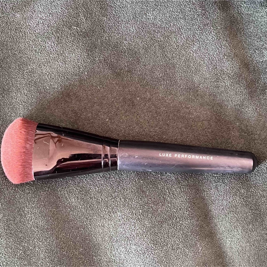 bareMinerals(ベアミネラル)のリュクス パフォーマンス ブラシ コスメ/美容のメイク道具/ケアグッズ(チーク/フェイスブラシ)の商品写真