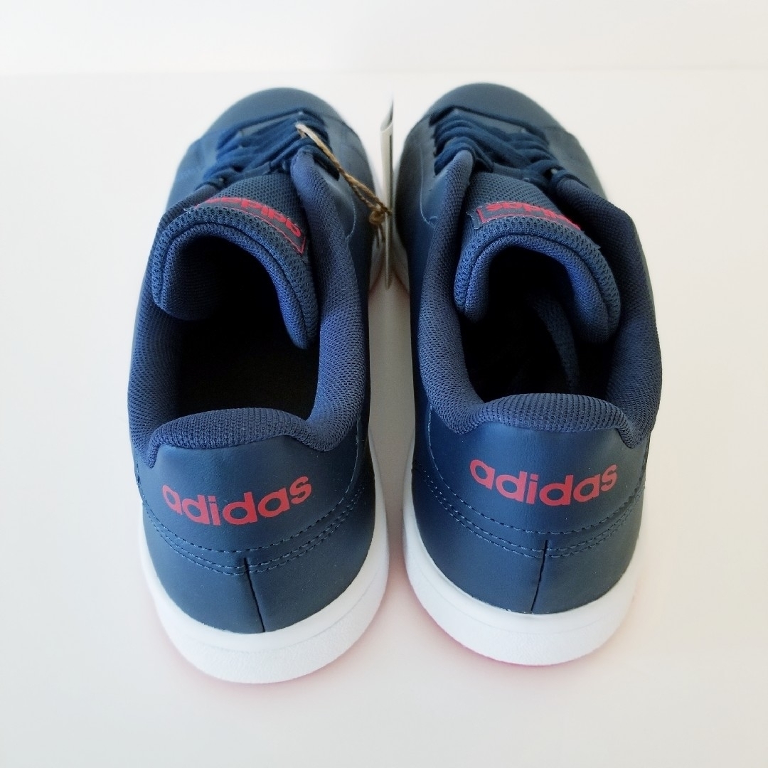 adidas(アディダス)の【新品】アディダス ADVANCOURTBASE  FY8635 メンズの靴/シューズ(スニーカー)の商品写真