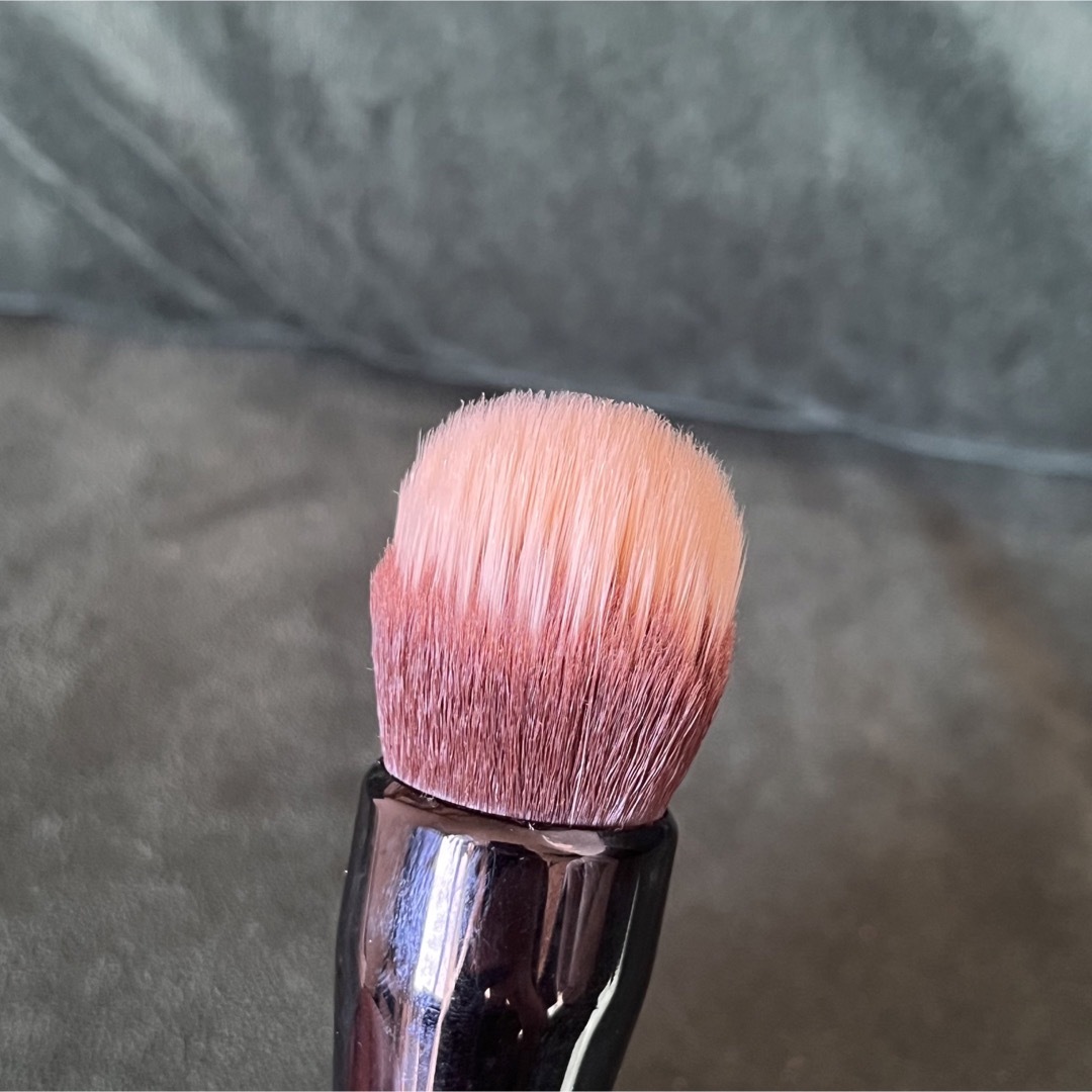 bareMinerals(ベアミネラル)のスムージング フェイス ブラシ コスメ/美容のメイク道具/ケアグッズ(チーク/フェイスブラシ)の商品写真