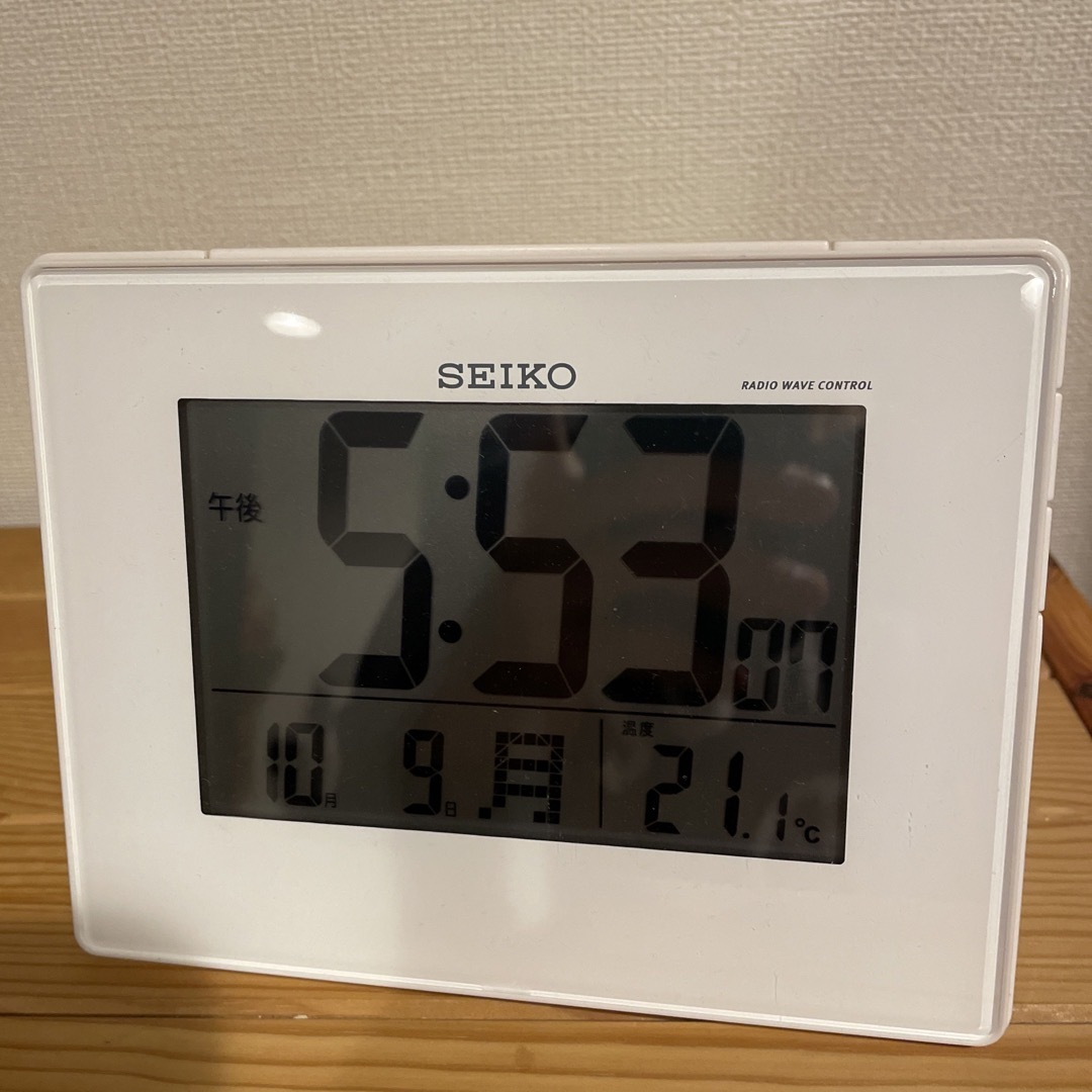 お手軽価格で贈りやすい SEIKO - SEIKO セイコー 日付け表示 電波時計 デジタル置き時計 その他
