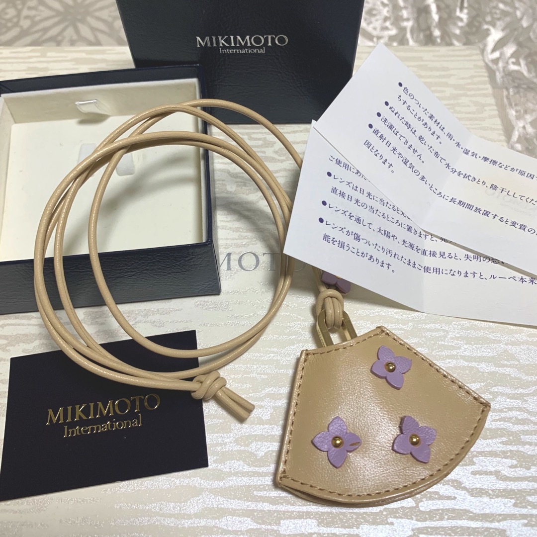 MIKIMOTO(ミキモト)のミキモト  ベビーパール付きルーペ　レザーコード　ネックレス レディースのアクセサリー(ネックレス)の商品写真