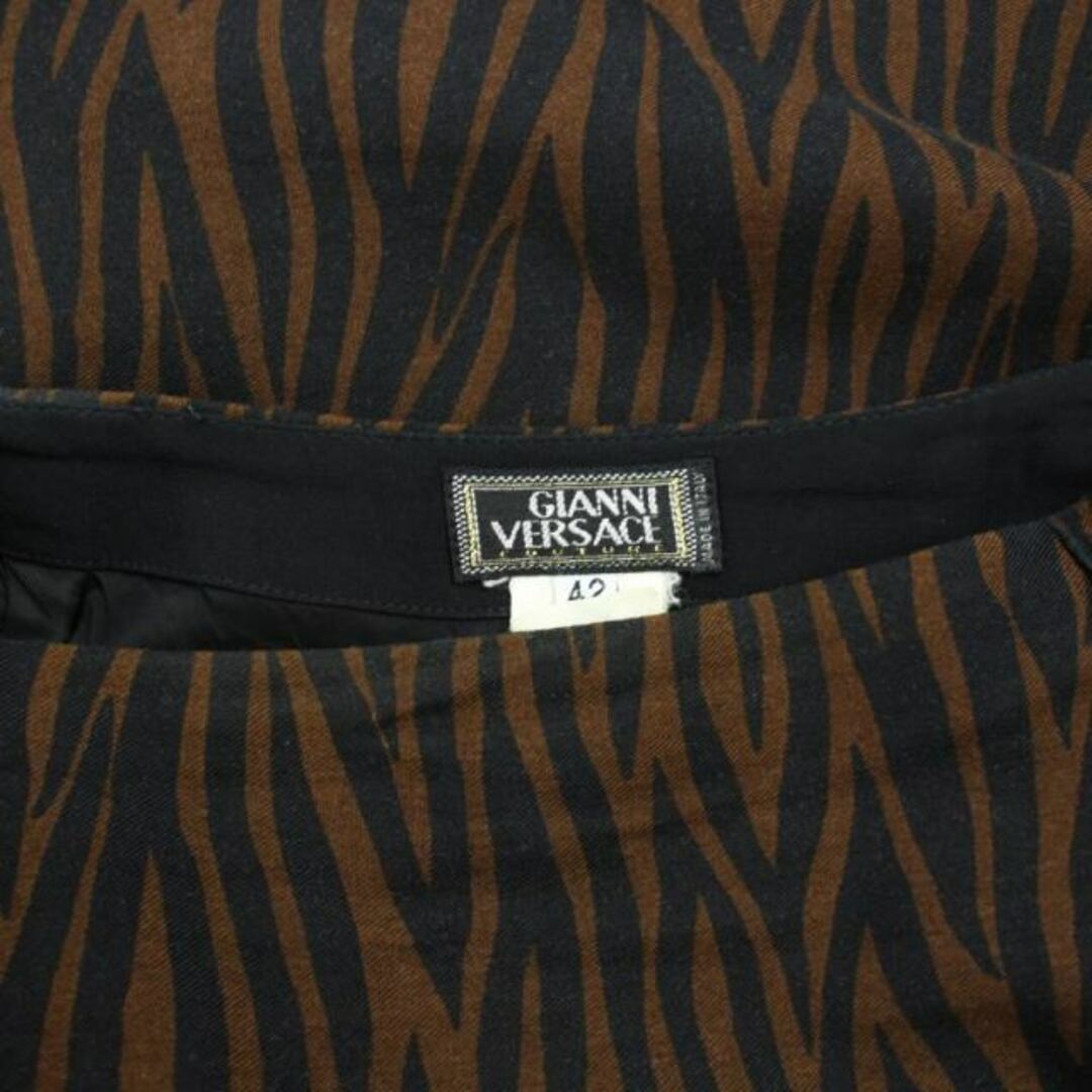 Gianni Versace(ジャンニヴェルサーチ)のジャンニヴェルサーチ ヴェルサーチェ 台形スカート ひざ丈 ゼブラ 大きいサイズ レディースのスカート(ひざ丈スカート)の商品写真