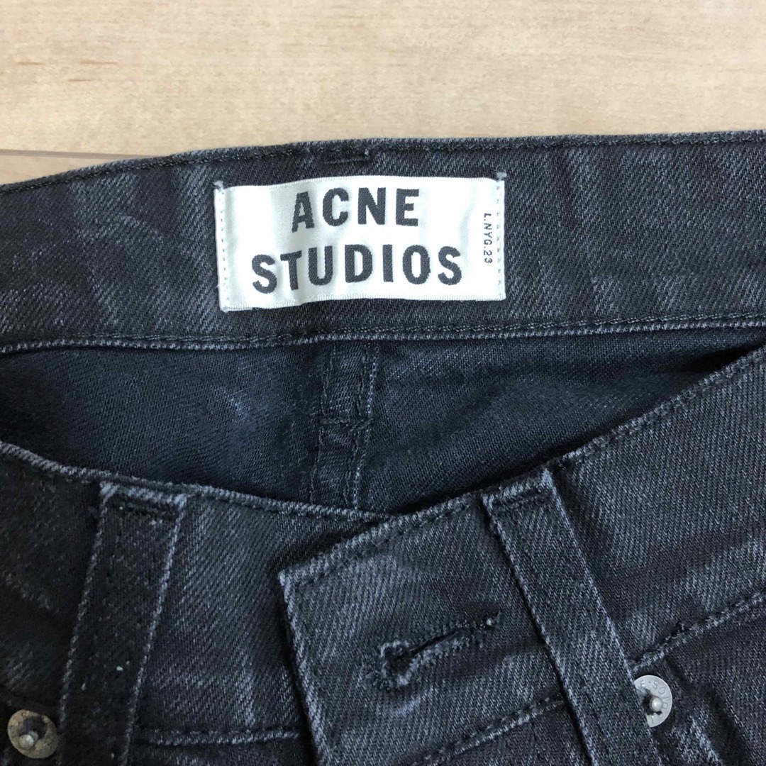 Acne Studios(アクネストゥディオズ)のAcne Studios(Acne) デニムパンツ 29 コットン BLK メンズのパンツ(デニム/ジーンズ)の商品写真