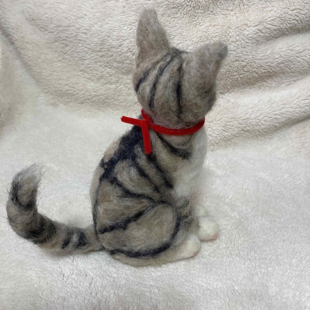 羊毛フェルト ハンドメイド お座りキジ白猫ちゃん 子猫 猫 羊毛フェルト ハンドメイド お座りキジ白猫ちゃん 子猫 猫