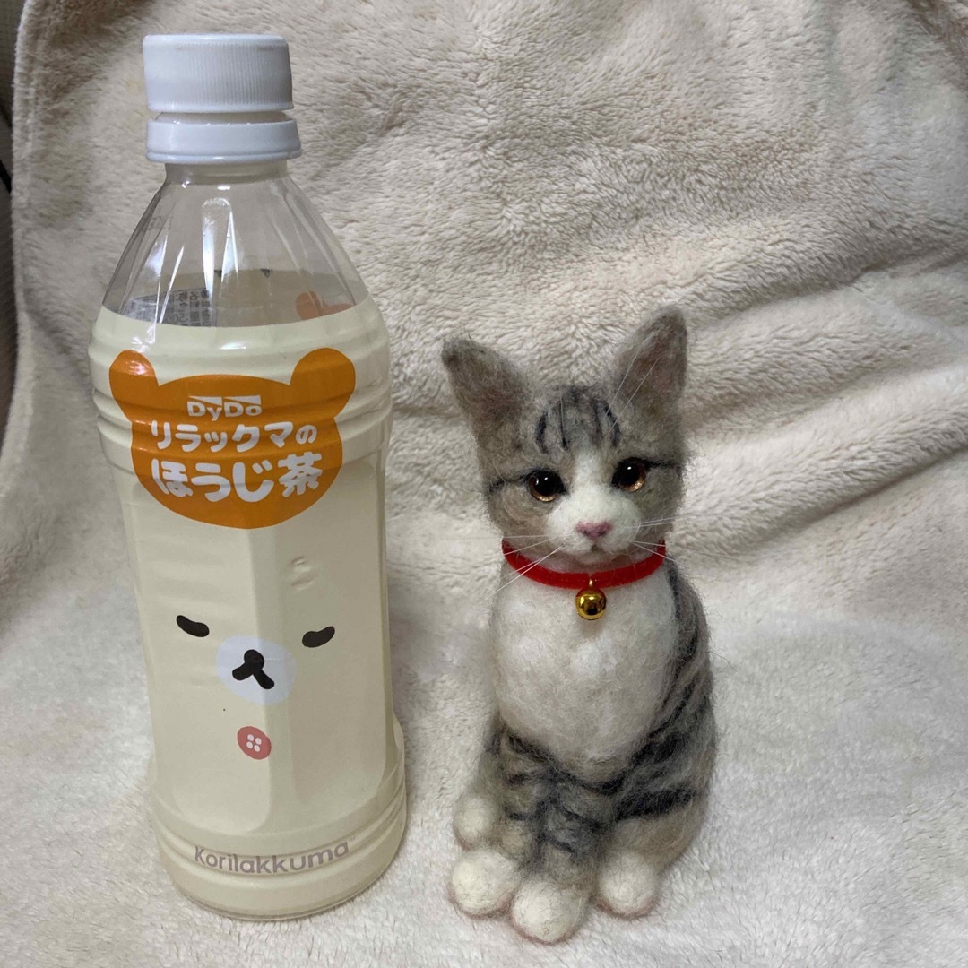 羊毛フェルト ハンドメイド お座りキジ白猫ちゃん 子猫 猫 羊毛フェルト ハンドメイド お座りキジ白猫ちゃん 子猫 猫