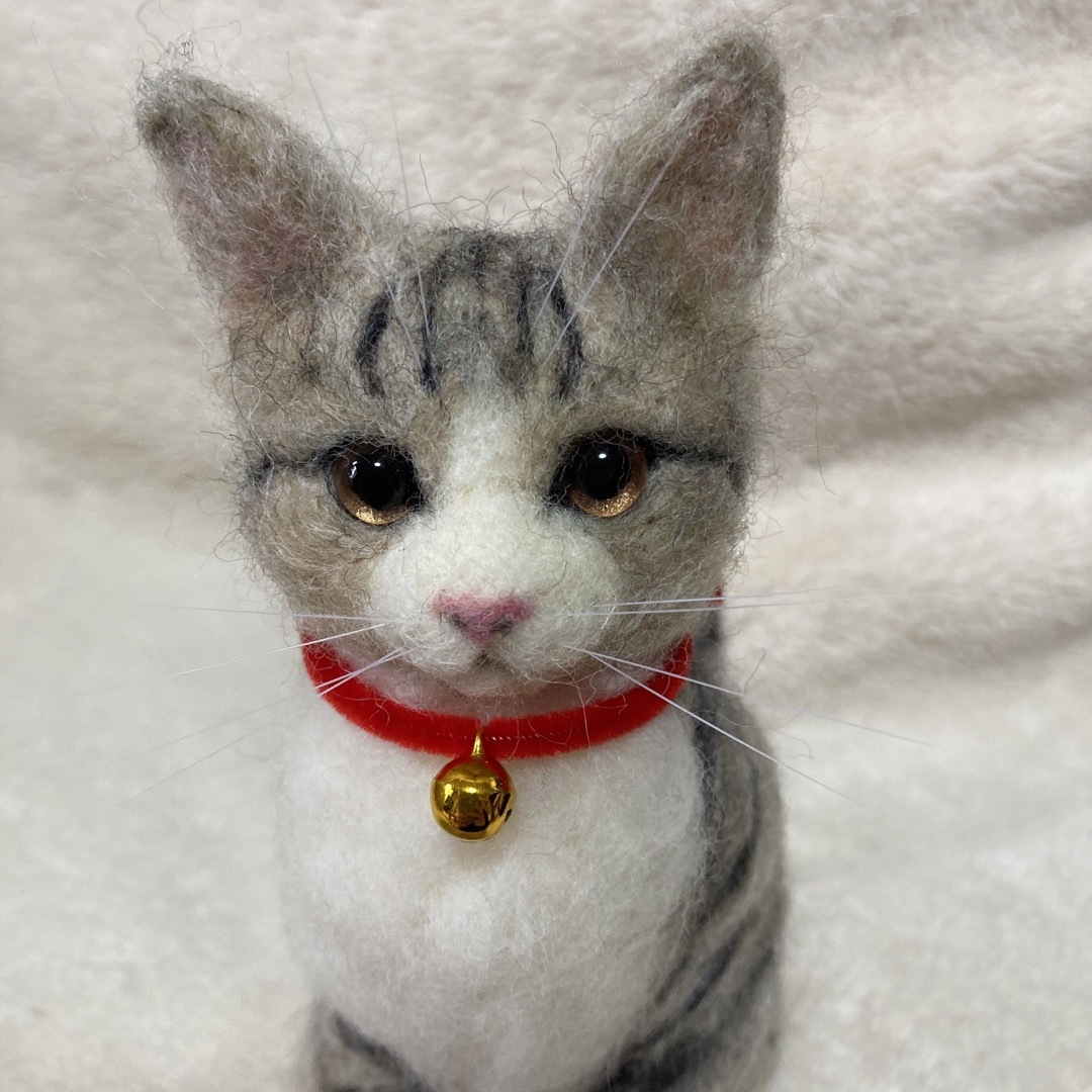 羊毛フェルト ハンドメイド お座りキジ白猫ちゃん 子猫 猫 羊毛フェルト ハンドメイド お座りキジ白猫ちゃん 子猫 猫