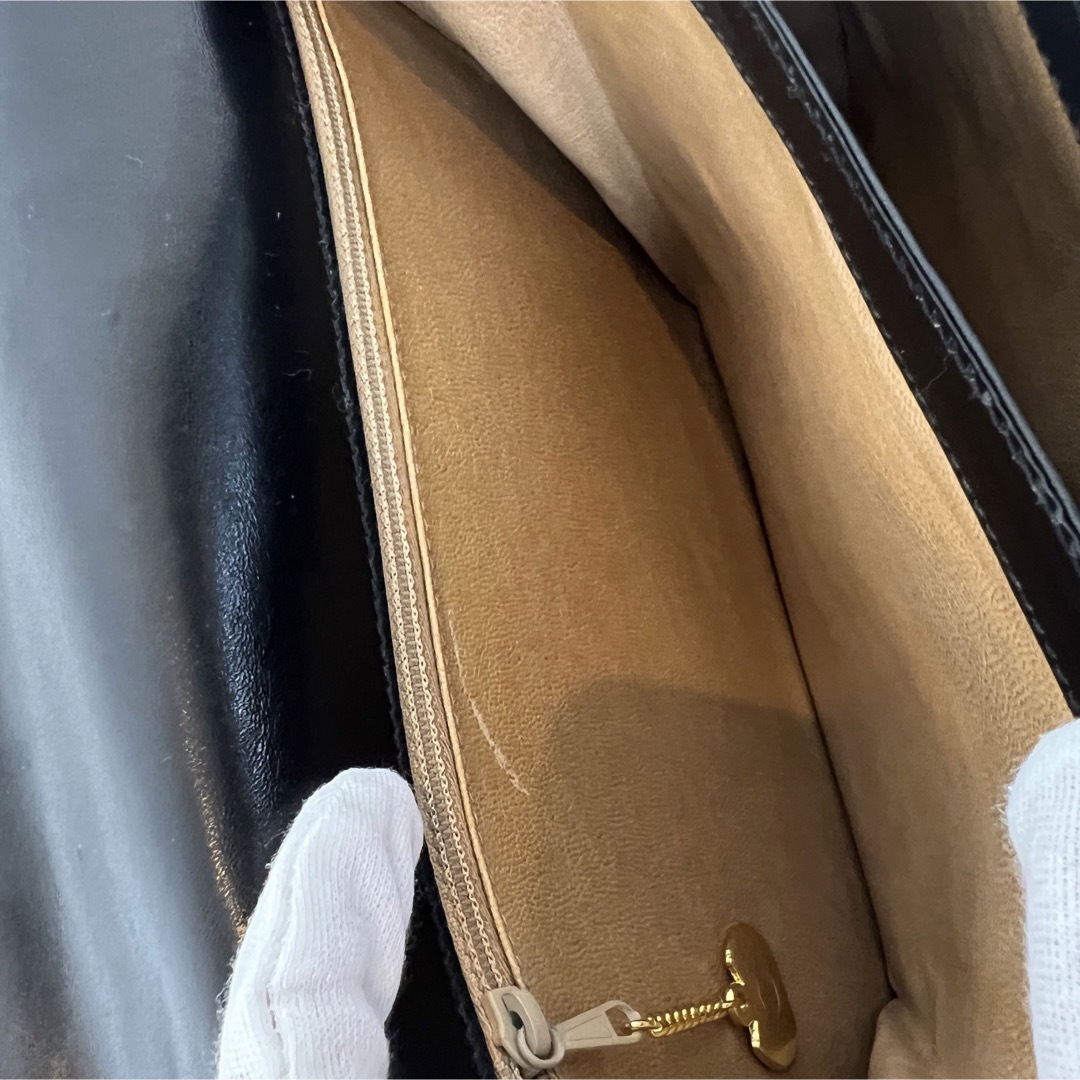 celine(セリーヌ)のセリーヌ 馬車金具 ショルダーバッグ 斜めがけ レザー 黒 レディースのバッグ(ショルダーバッグ)の商品写真