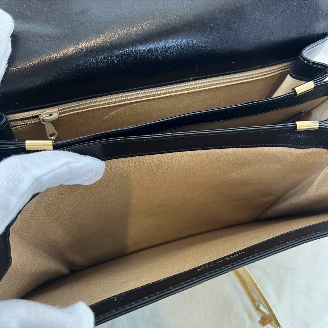 celine(セリーヌ)のセリーヌ 馬車金具 ショルダーバッグ 斜めがけ レザー 黒 レディースのバッグ(ショルダーバッグ)の商品写真