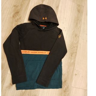 アンダーアーマー(UNDER ARMOUR)のUNDER ARMOUR　アンダーアーマー　パーカー　160センチ(ジャケット/上着)