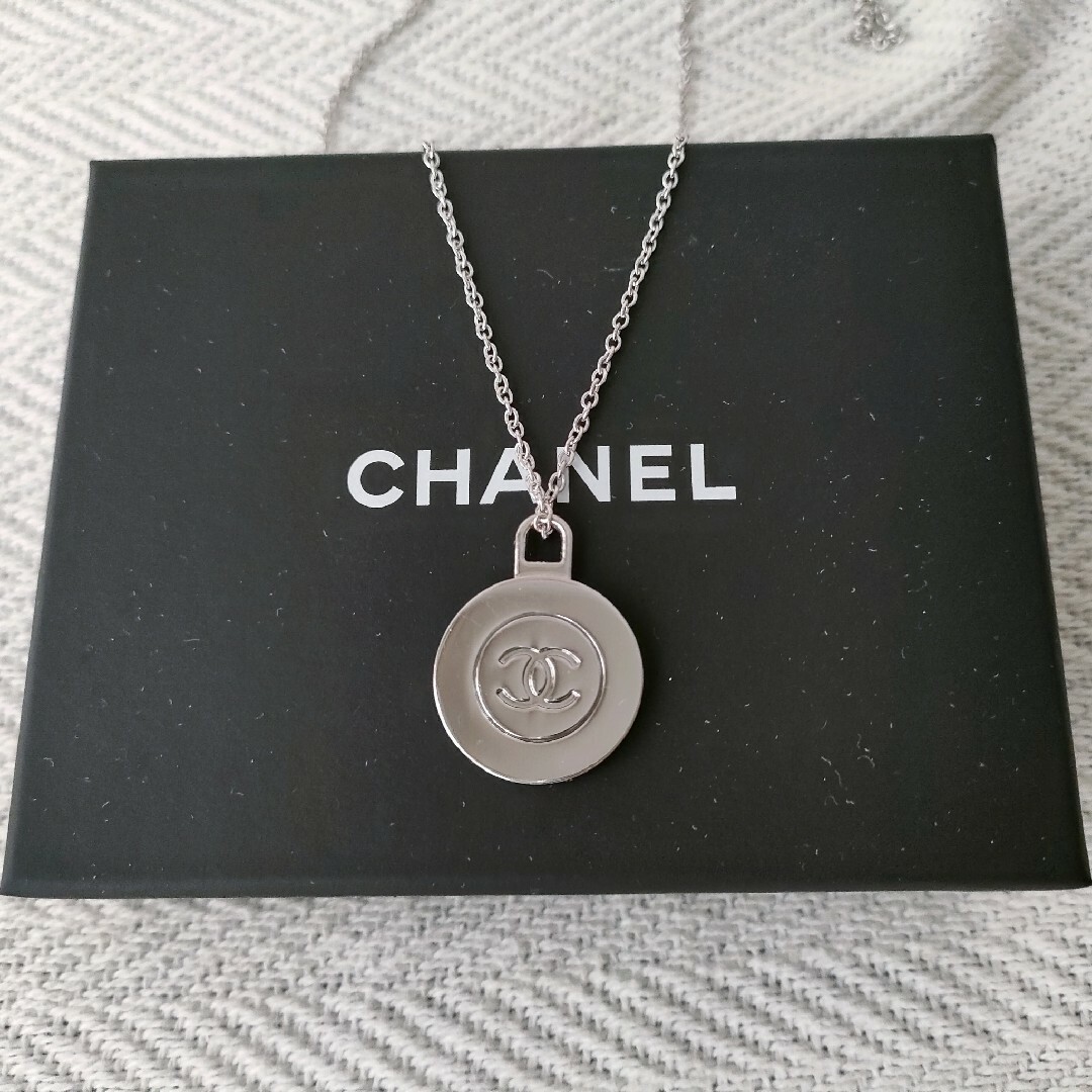 【正規品チャーム】CHANEL シャネル　ココマーク　コイン　ネックレス　シルバ | フリマアプリ ラクマ