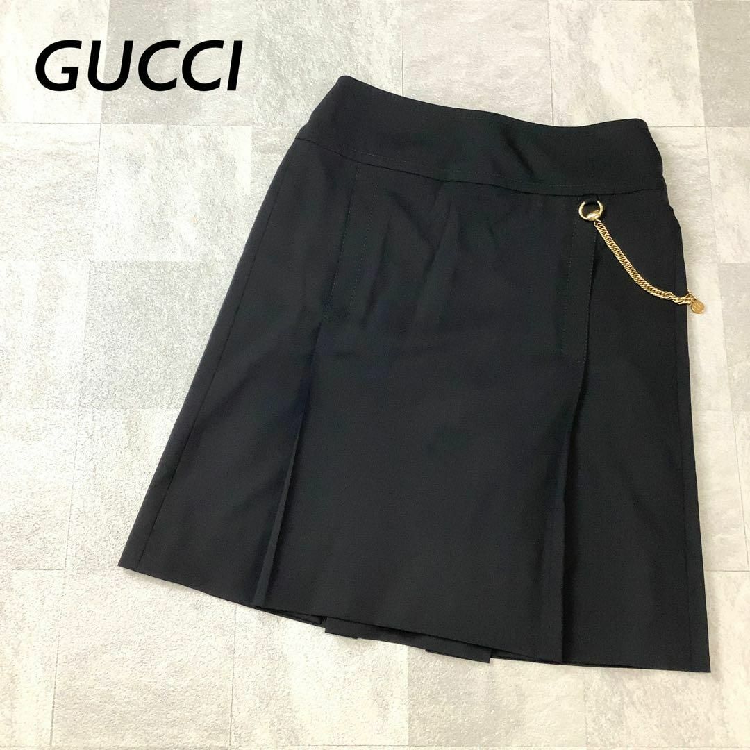 Gucci(グッチ)の【美品】GUCCI ゴールド チェーン チャーム ミニスカート ブラック レディースのスカート(ミニスカート)の商品写真