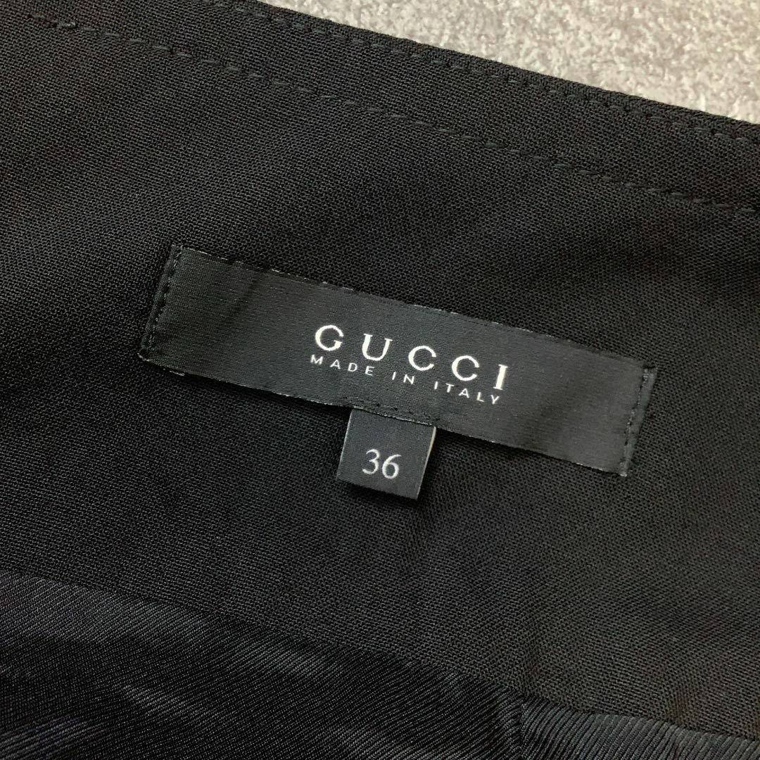 Gucci(グッチ)の【美品】GUCCI ゴールド チェーン チャーム ミニスカート ブラック レディースのスカート(ミニスカート)の商品写真