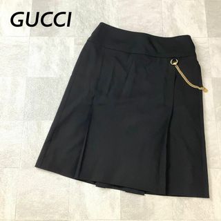 グッチ(Gucci)の【美品】GUCCI ゴールド チェーン チャーム ミニスカート ブラック(ミニスカート)