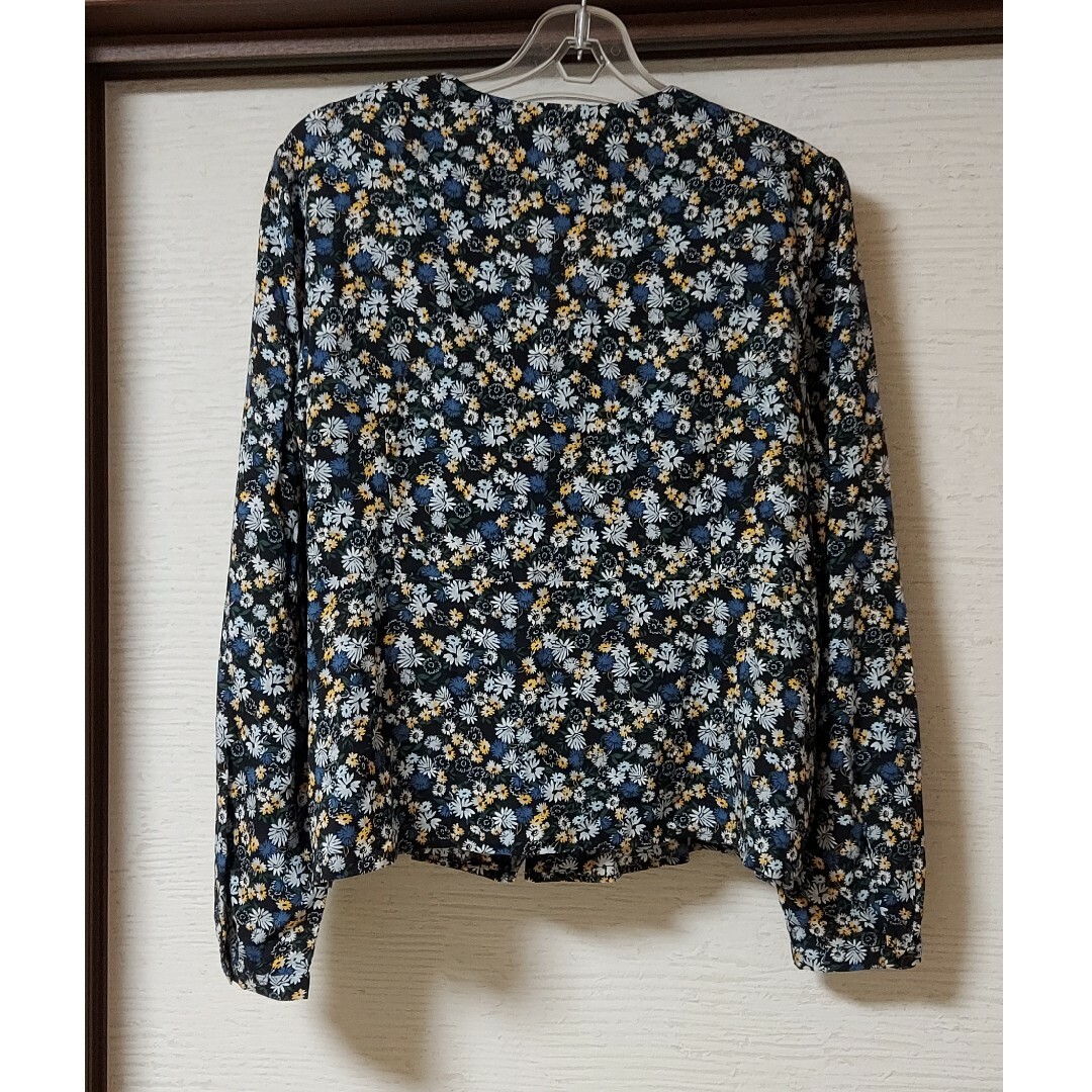 UNIQLO(ユニクロ)のUNIQLO　花柄シャツ レディースのトップス(シャツ/ブラウス(長袖/七分))の商品写真