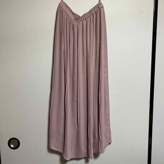 ユニクロ(UNIQLO)のピンクのプリーツロングスカート(ロングスカート)