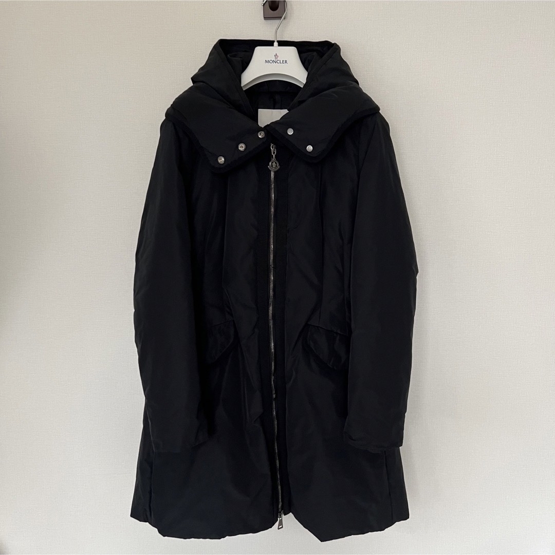 MONCLER(モンクレール)の ☆美品☆ MONCLER SAISSAC サイサック ブラック 黒 レディースのジャケット/アウター(ダウンコート)の商品写真