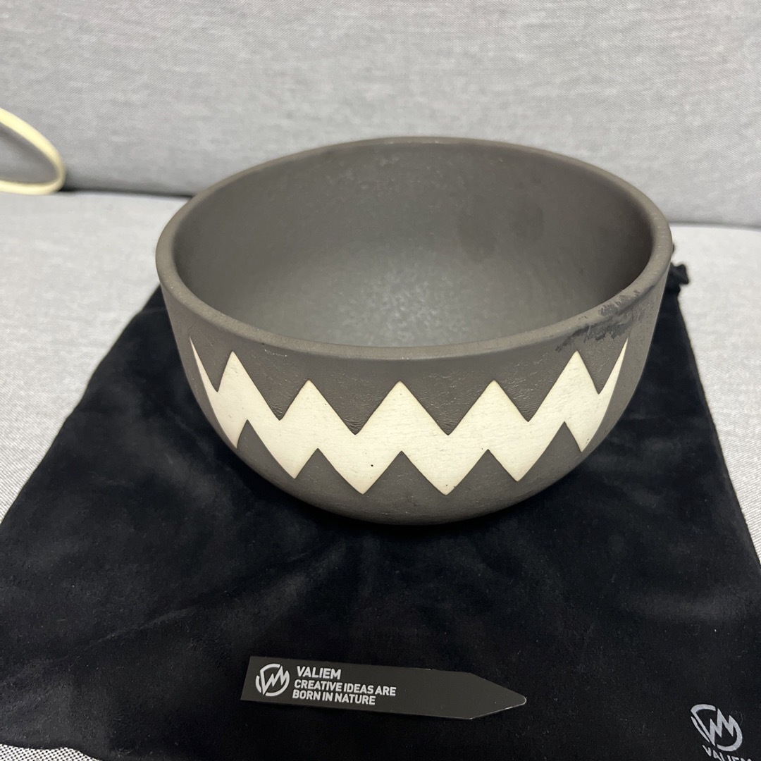 NEIGHBORHOOD(ネイバーフッド)のVALIEM MONSTER MOUTH ASURA BOWL L 新品未使用 インテリア/住まい/日用品のインテリア小物(花瓶)の商品写真