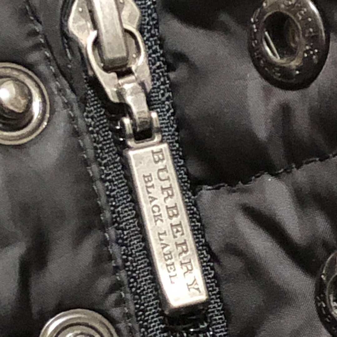 BURBERRY BLACK LABEL(バーバリーブラックレーベル)のバーバリーブラックレーベル 刺繍入り ジャケット ラビットファー メンズのジャケット/アウター(ダウンジャケット)の商品写真