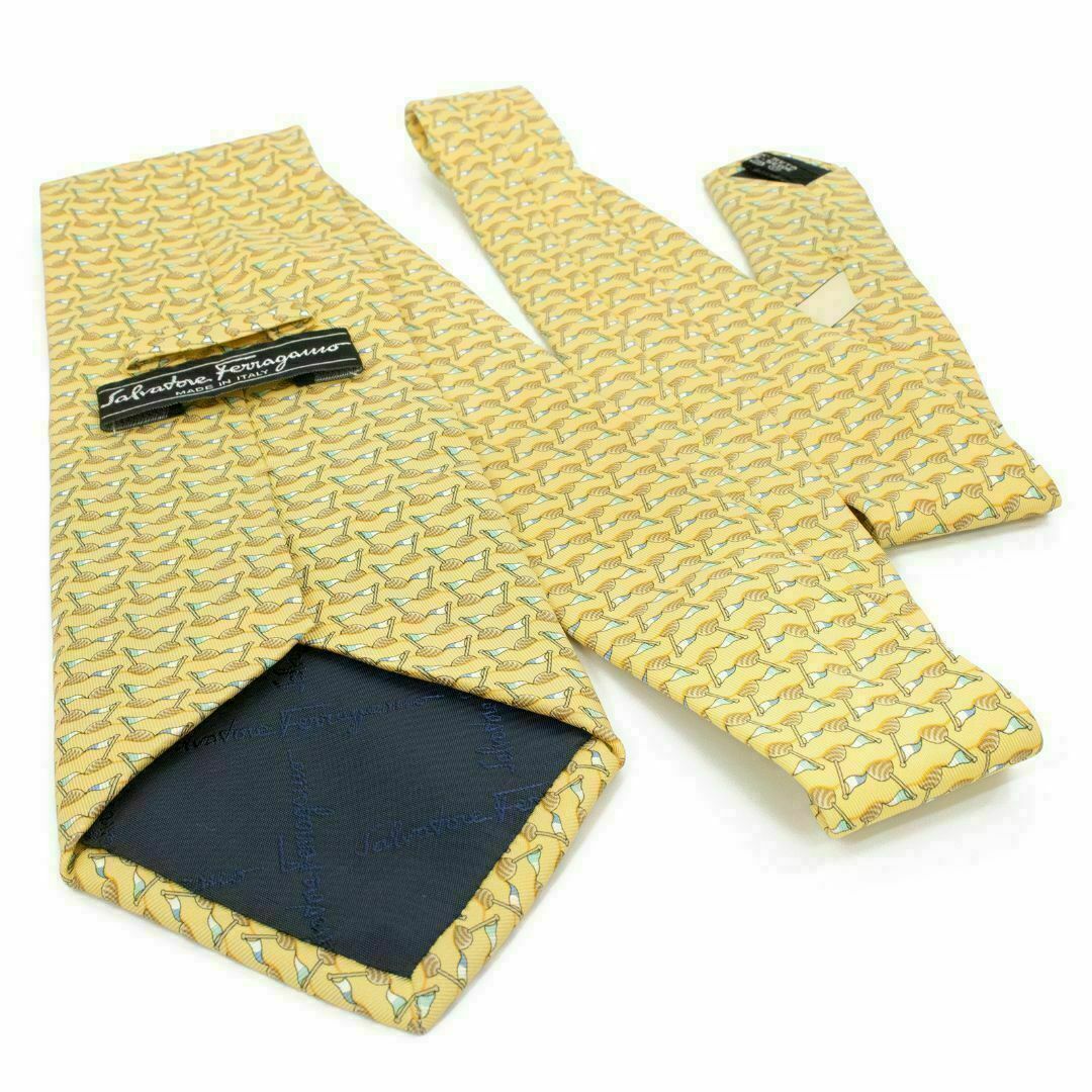 【全額返金保証・送料無料】フェラガモのネクタイ・正規品・新品同様・フラッグ総柄