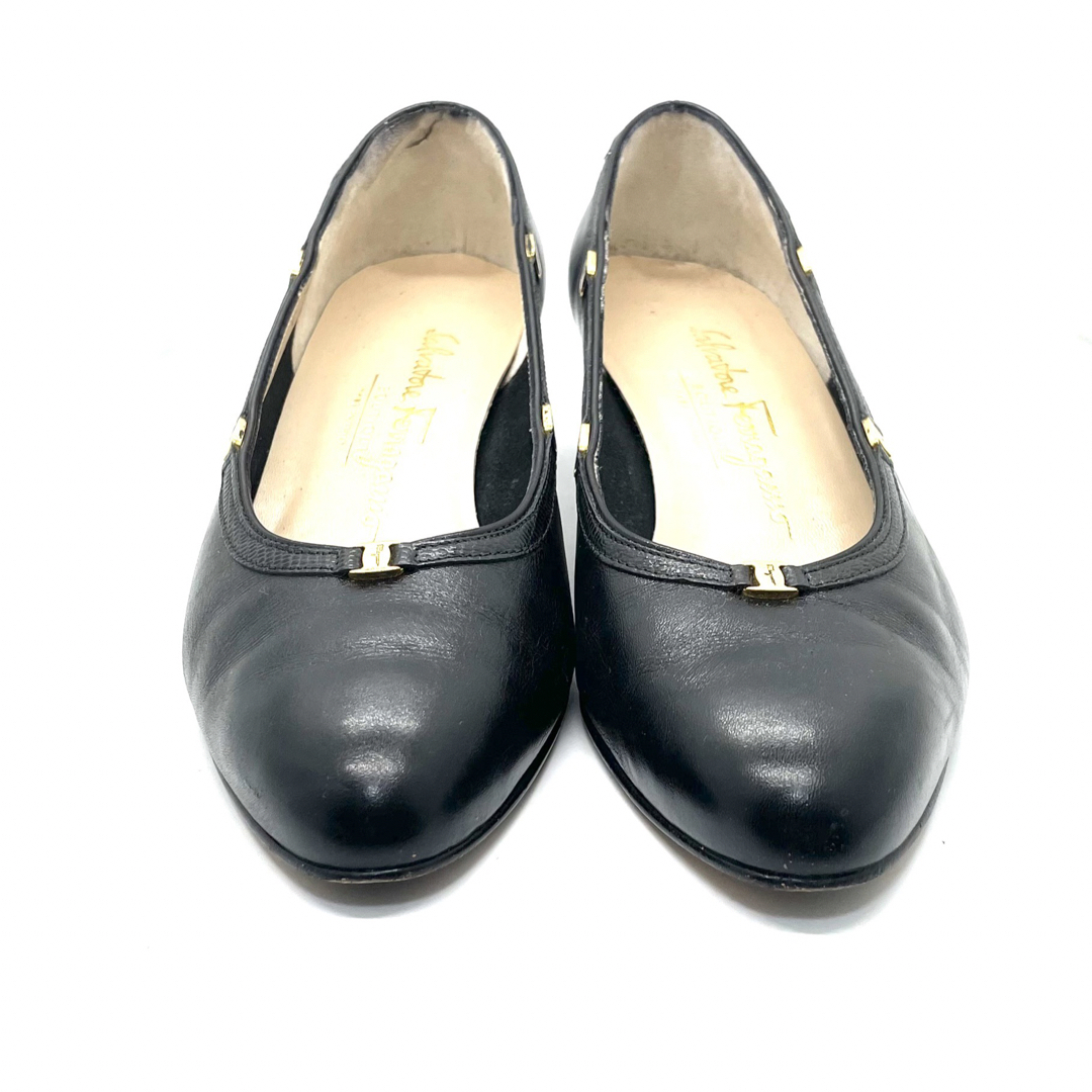 Salvatore Ferragamo(サルヴァトーレフェラガモ)のフェラガモ ブラック パンプス23.5cm レディースの靴/シューズ(ハイヒール/パンプス)の商品写真