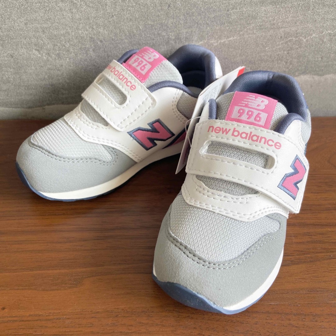 New Balance(ニューバランス)の【新品】14.5センチ ホワイト×ピンク ニューバランス スニーカー キッズ キッズ/ベビー/マタニティのベビー靴/シューズ(~14cm)(スニーカー)の商品写真