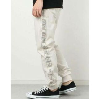 ゲス(GUESS)のGUESS M Logo Tape Jogger Pants ゲス パンツ ジャ(ワークパンツ/カーゴパンツ)