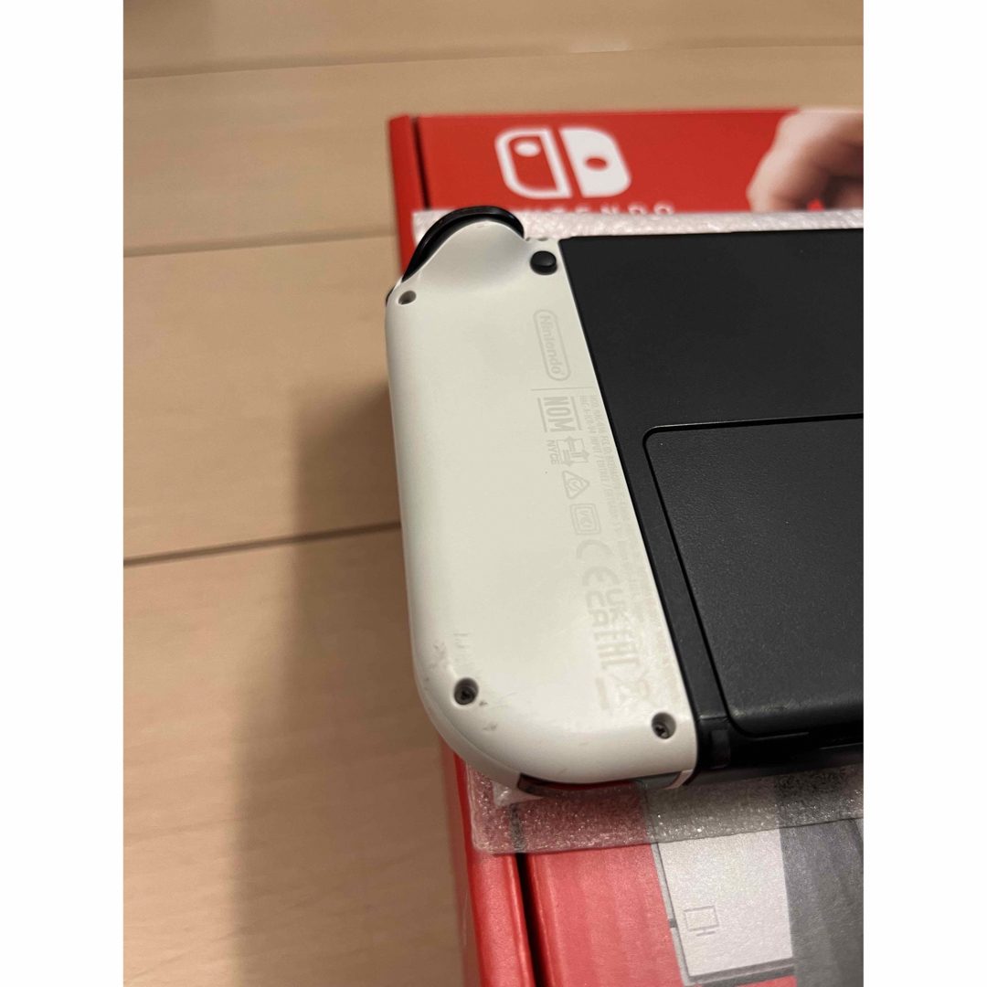 Nintendo Switch(ニンテンドースイッチ)のSwitch本体有機EL ホワイト エンタメ/ホビーのゲームソフト/ゲーム機本体(家庭用ゲーム機本体)の商品写真