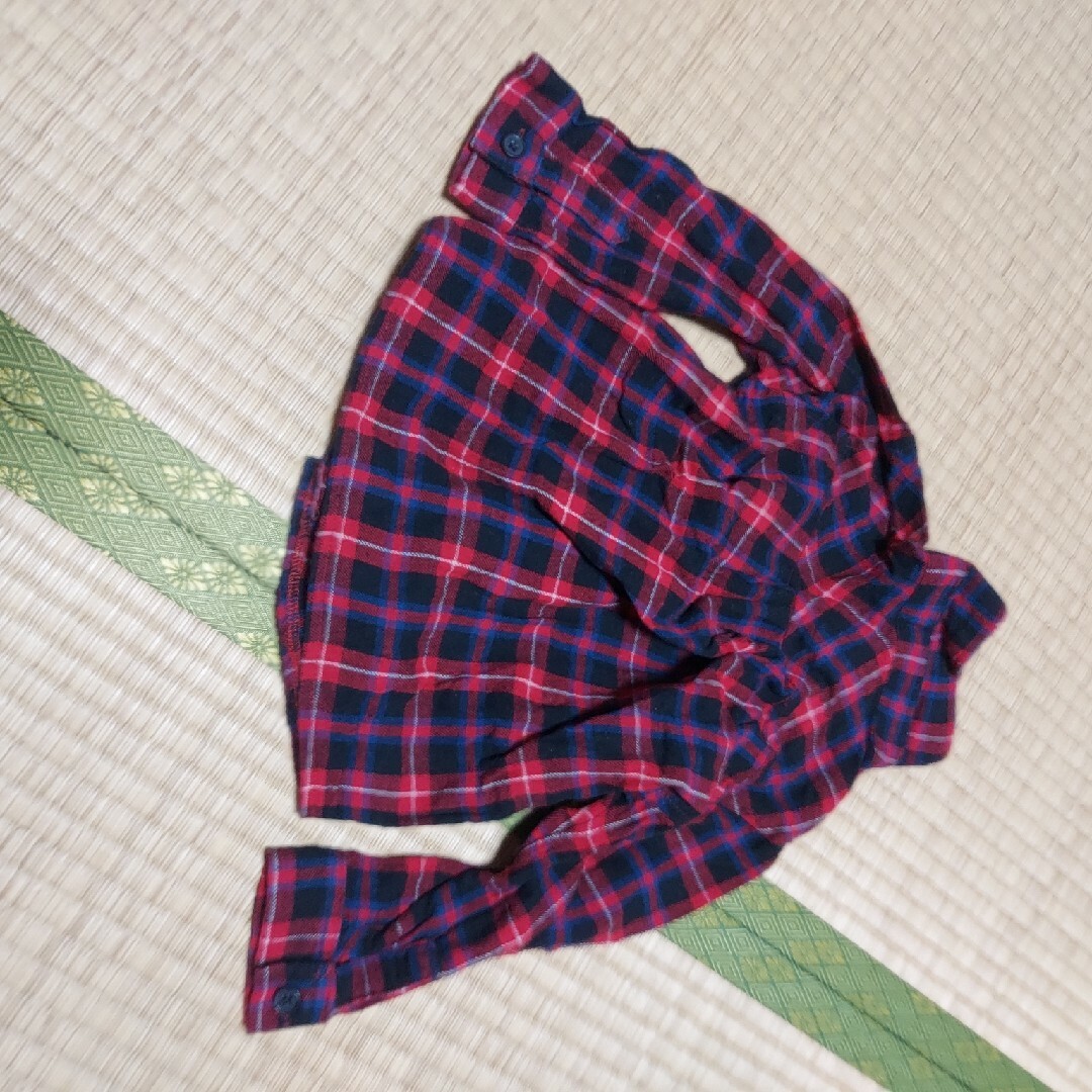 90サイズ　赤チェック　ネルシャツ キッズ/ベビー/マタニティのキッズ服男の子用(90cm~)(ジャケット/上着)の商品写真
