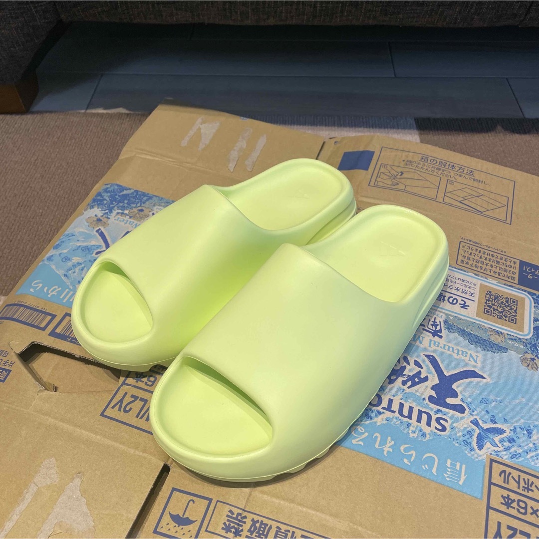 YEEZY（adidas）(イージー)のYEEZY Slide Glow Green US10 メンズの靴/シューズ(サンダル)の商品写真