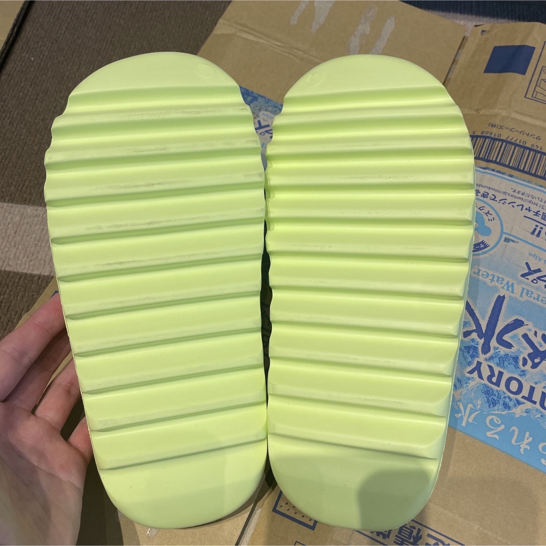 YEEZY（adidas）(イージー)のYEEZY Slide Glow Green US10 メンズの靴/シューズ(サンダル)の商品写真