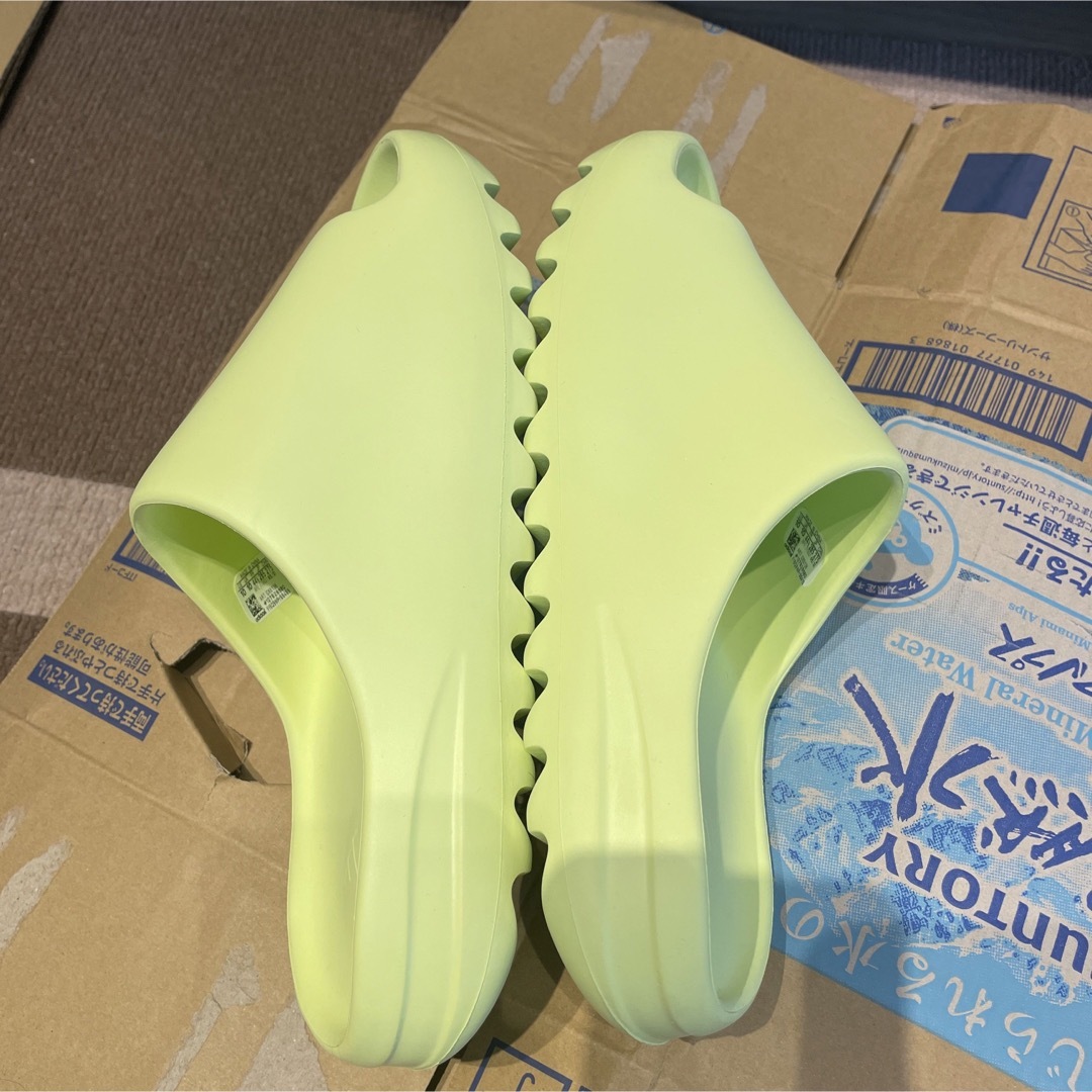 YEEZY（adidas）(イージー)のYEEZY Slide Glow Green US10 メンズの靴/シューズ(サンダル)の商品写真