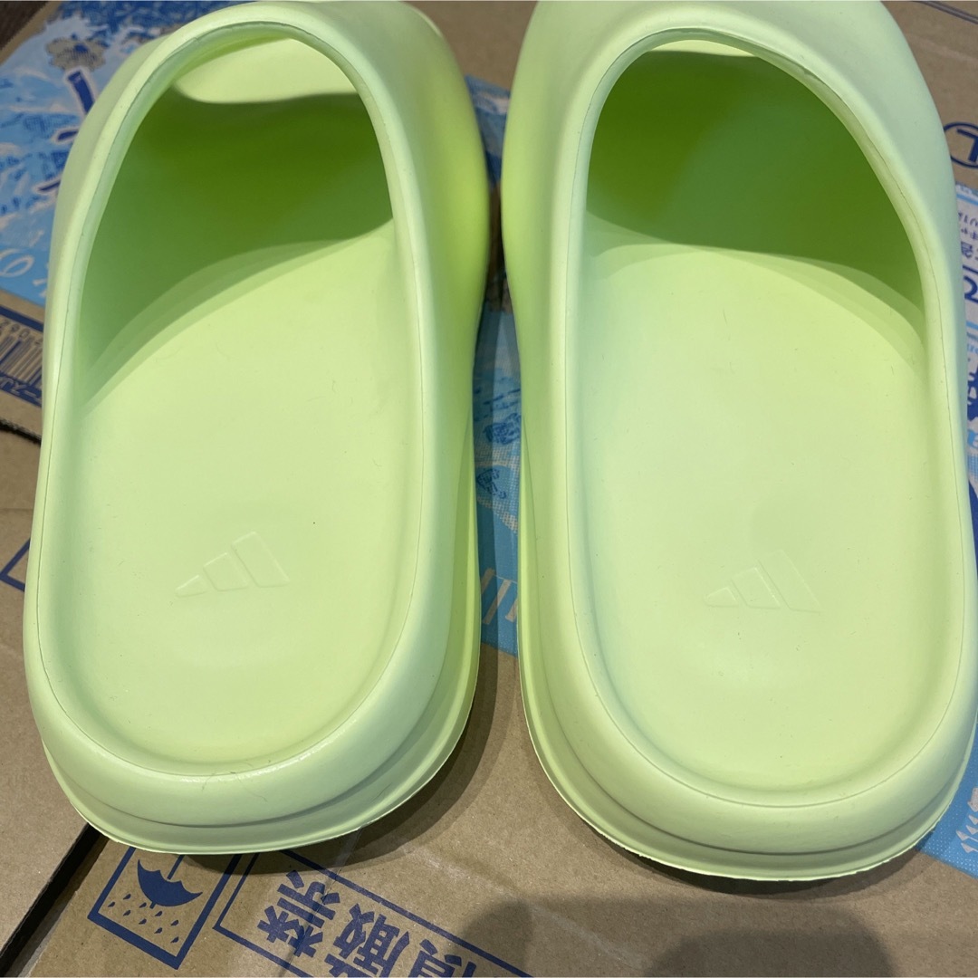 YEEZY（adidas）(イージー)のYEEZY Slide Glow Green US10 メンズの靴/シューズ(サンダル)の商品写真