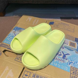 イージー(YEEZY（adidas）)のYEEZY Slide Glow Green US10(サンダル)