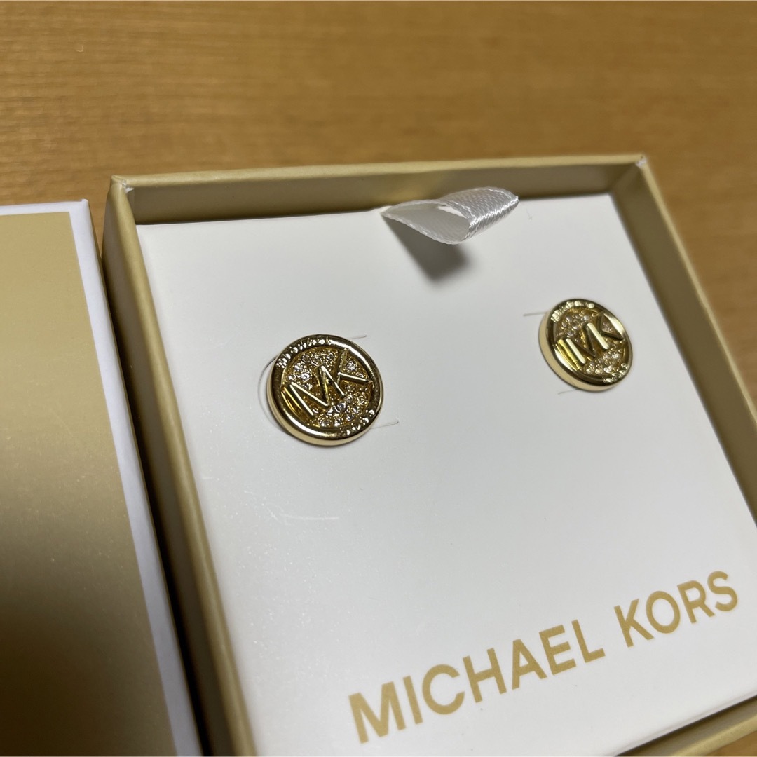 Michael Kors(マイケルコース)の新品　マイケルコース　ピアス　ゴールド　 レディースのアクセサリー(ピアス)の商品写真