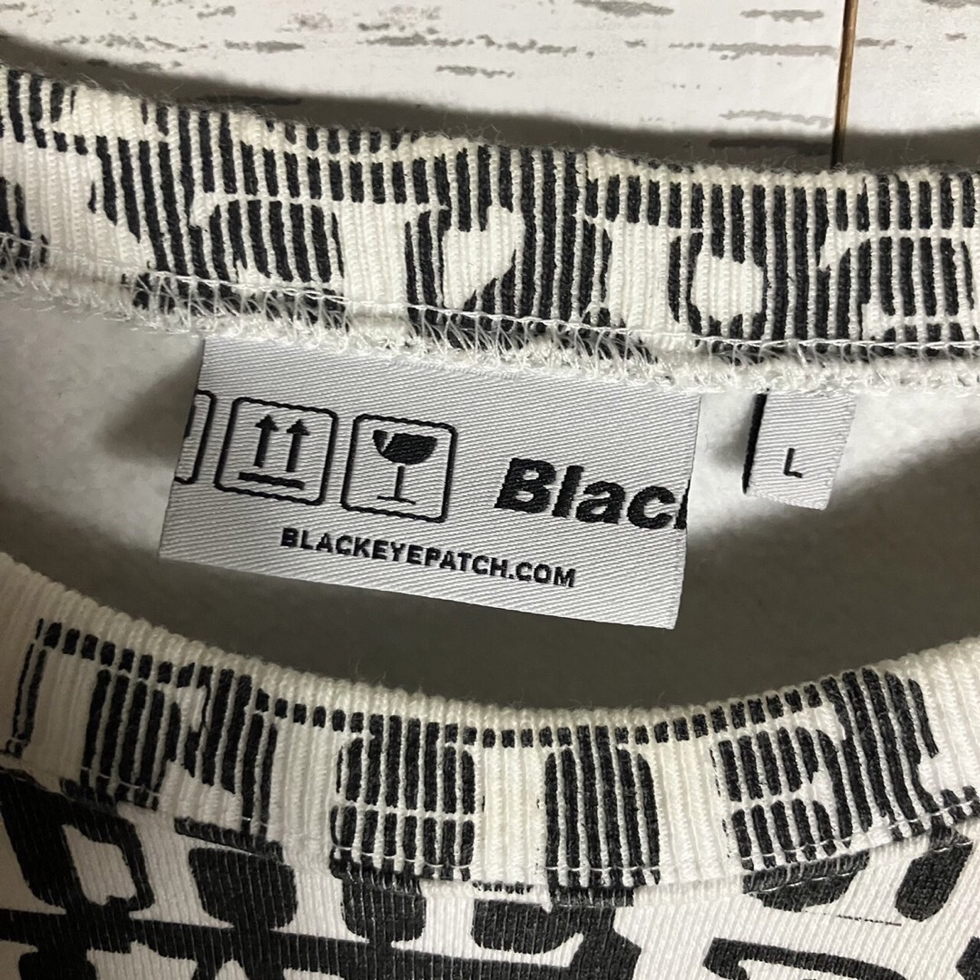 即完売モデル】ブラックアイパッチ☆総柄 刺繍ロゴ スウェットの通販