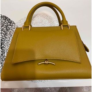 チャールズアンドキース(Charles and Keith)のCHARLES&KEITH ハンドバッグMサイズ(ハンドバッグ)