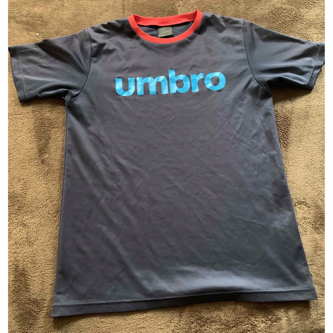 UMBRO(アンブロ)のアンブロ　Tシャツ　160  紺色 キッズ/ベビー/マタニティのキッズ服男の子用(90cm~)(Tシャツ/カットソー)の商品写真